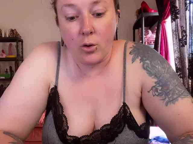 NylonQueen webcam