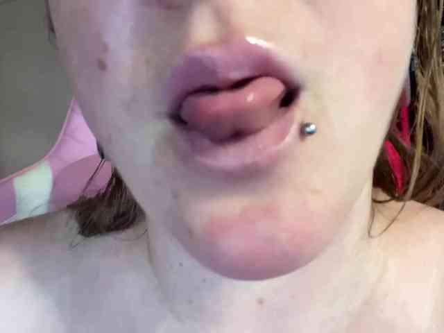 NylonQueen webcam