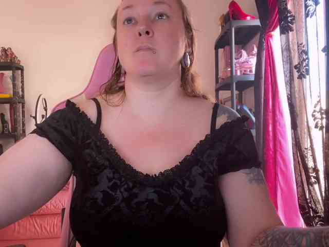 NylonQueen webcam