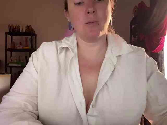 NylonQueen webcam