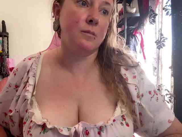 NylonQueen webcam