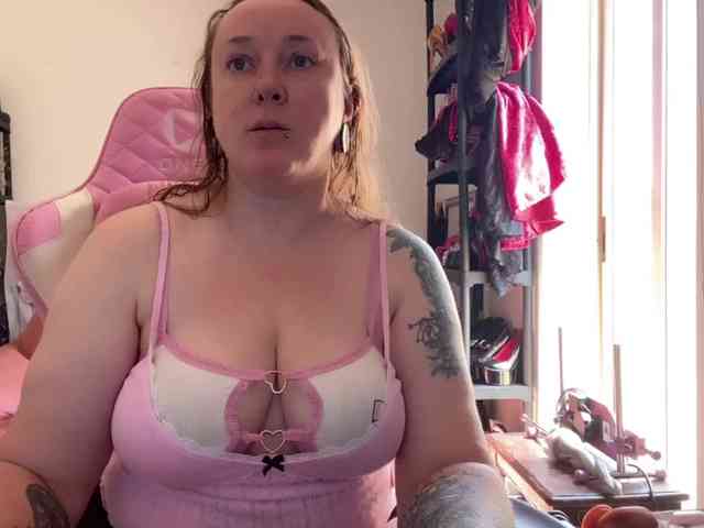 NylonQueen webcam