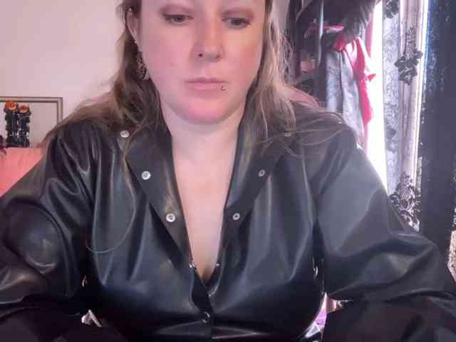 NylonQueen webcam