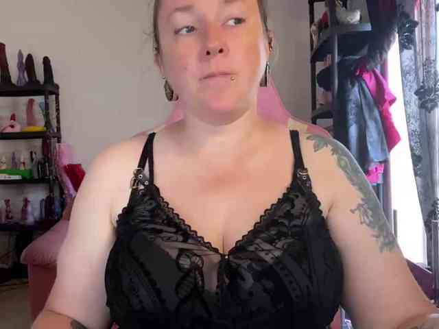 NylonQueen webcam