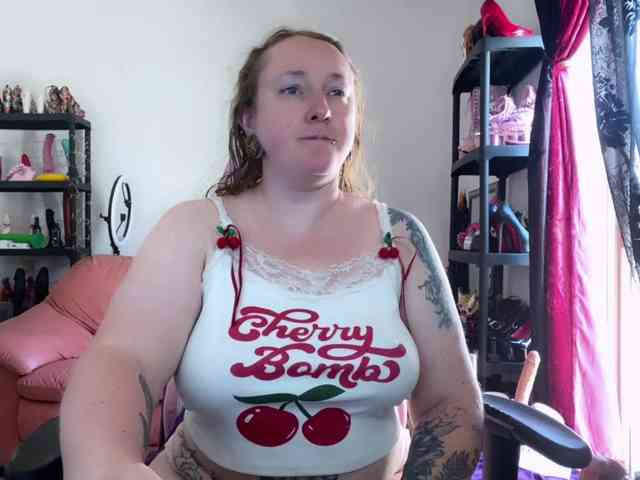 NylonQueen webcam
