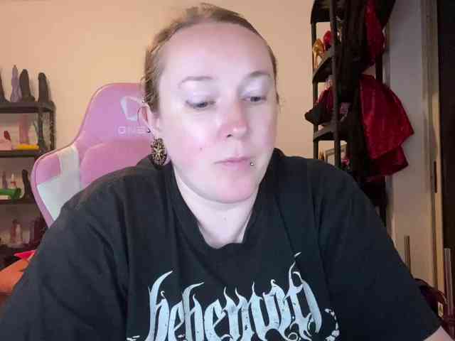 NylonQueen webcam