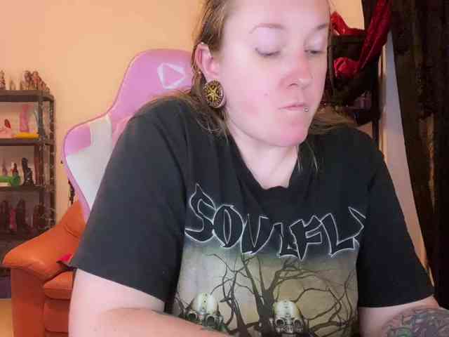 NylonQueen webcam