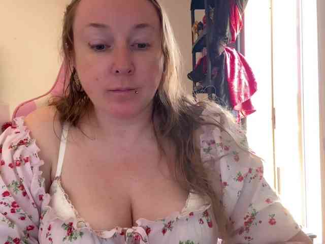 NylonQueen webcam