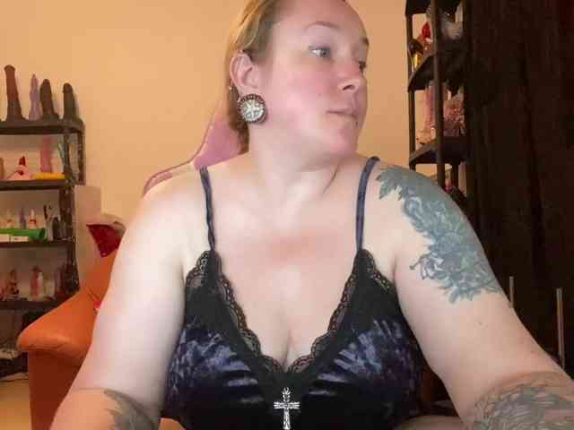 NylonQueen webcam