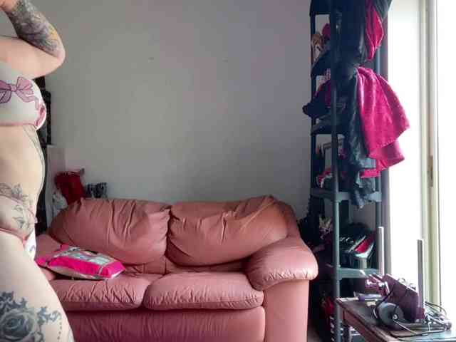 NylonQueen webcam