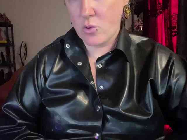 NylonQueen webcam