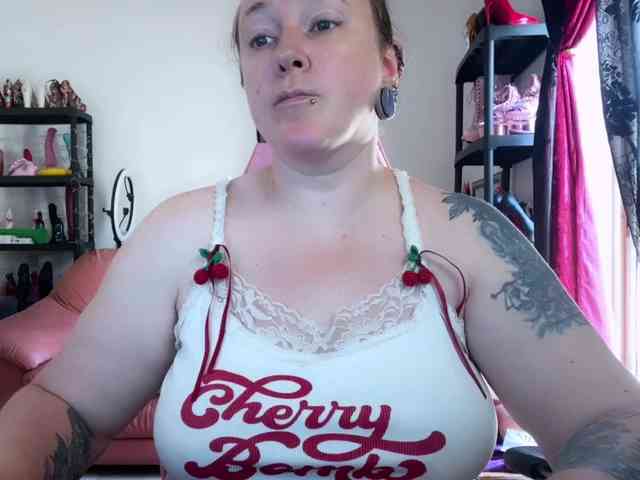 NylonQueen webcam