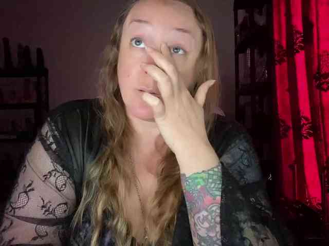 NylonQueen webcam
