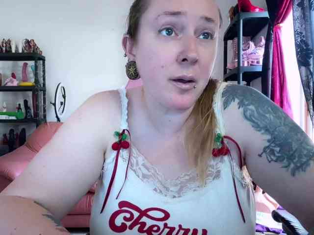 NylonQueen webcam