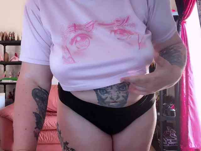 NylonQueen webcam