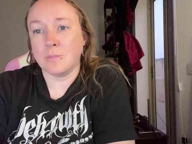 NylonQueen webcam