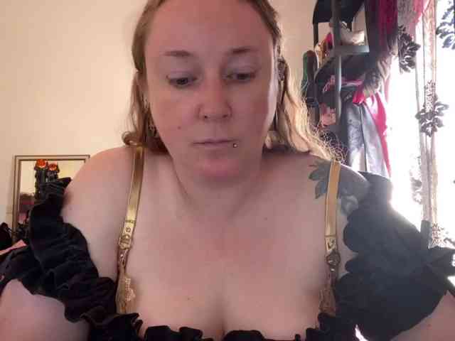 NylonQueen webcam