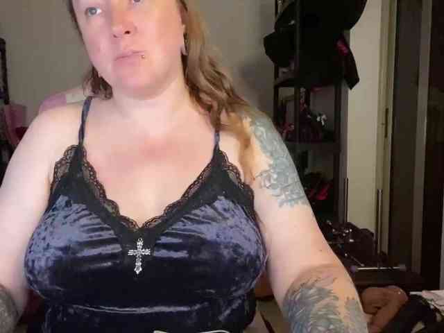 NylonQueen webcam