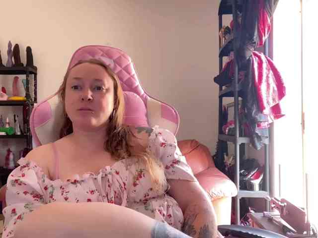 NylonQueen webcam
