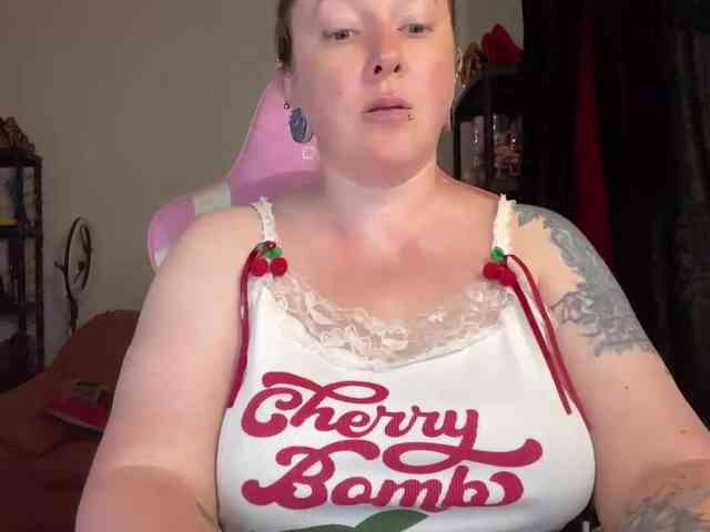 NylonQueen webcam