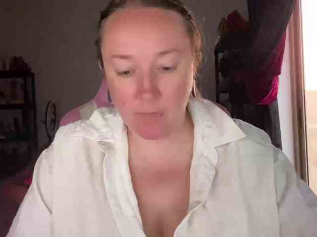 NylonQueen webcam