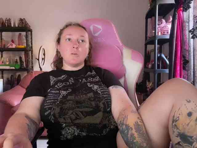 NylonQueen webcam