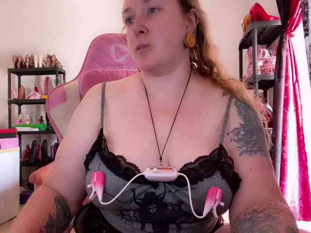 NylonQueen webcam