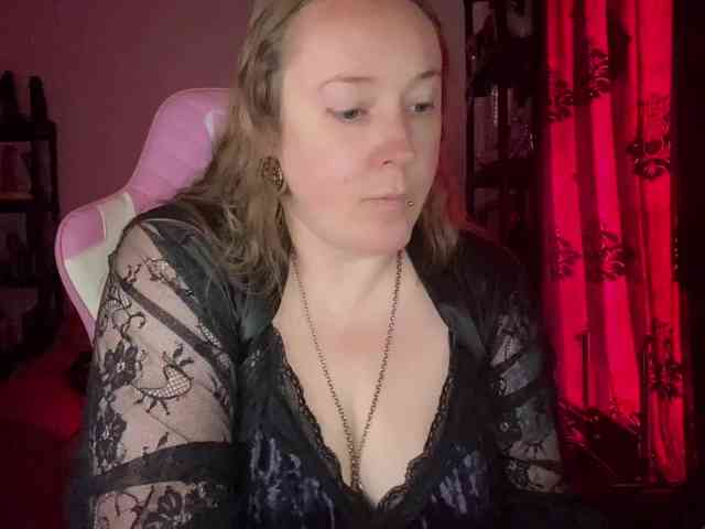 NylonQueen webcam