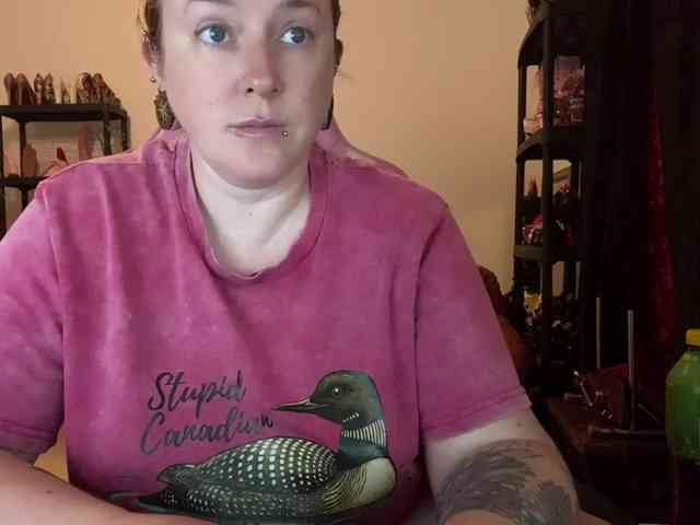 NylonQueen webcam