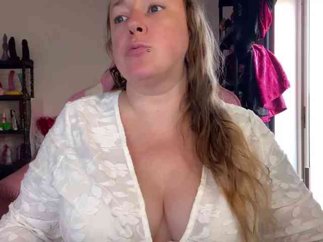 NylonQueen webcam