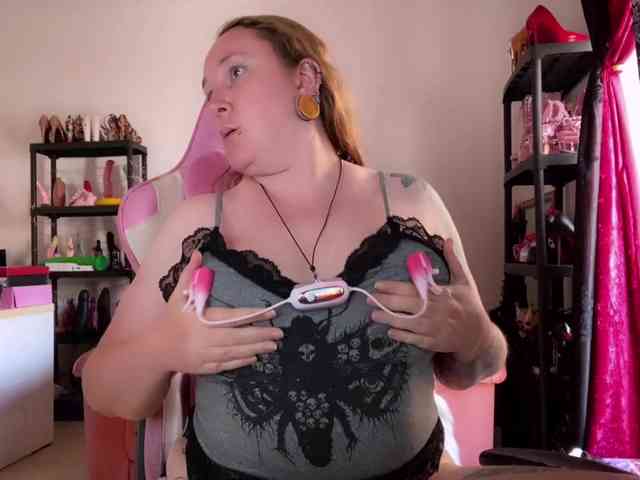 NylonQueen webcam