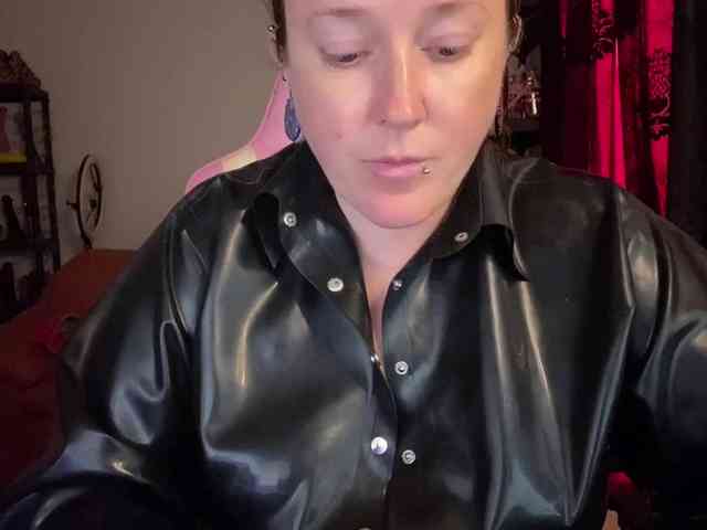 NylonQueen webcam