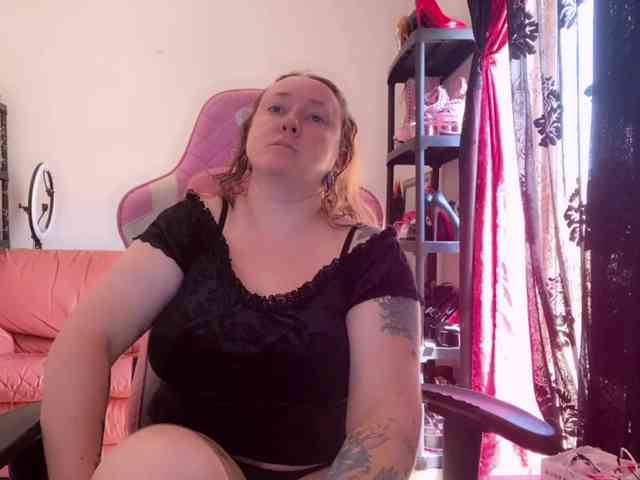 NylonQueen webcam