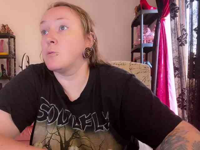 NylonQueen webcam