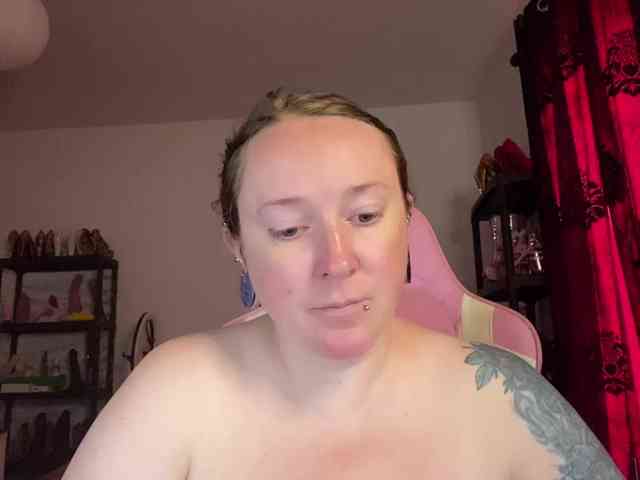 NylonQueen webcam