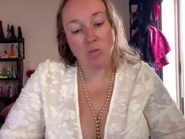 NylonQueen webcam