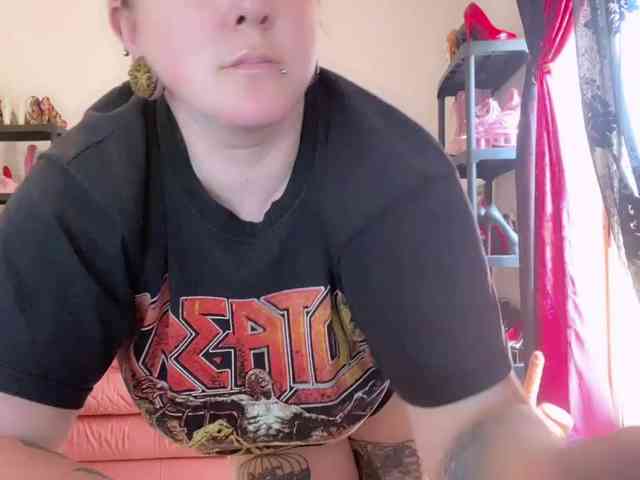NylonQueen webcam