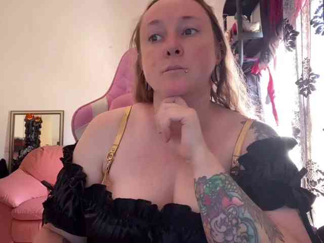 NylonQueen webcam