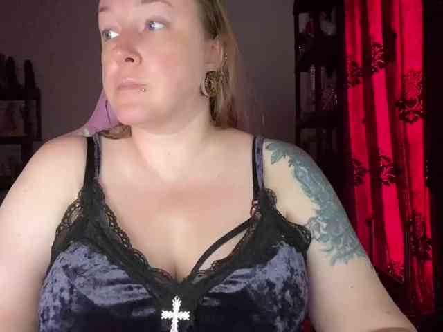 NylonQueen webcam