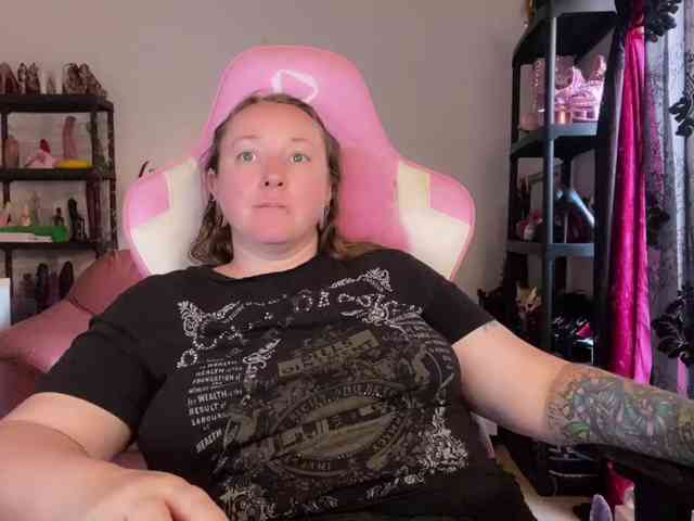 NylonQueen webcam