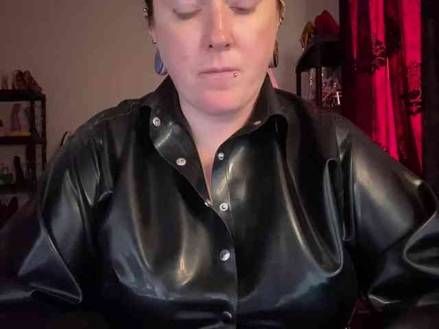 NylonQueen webcam