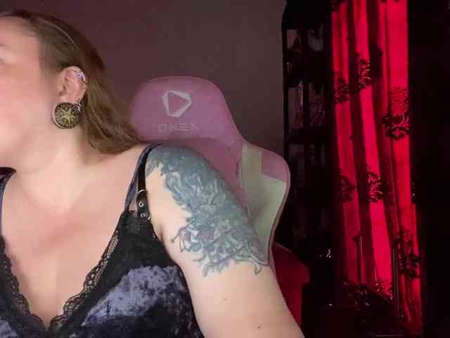 NylonQueen webcam