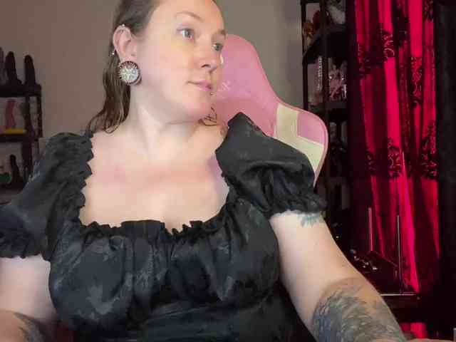 NylonQueen webcam