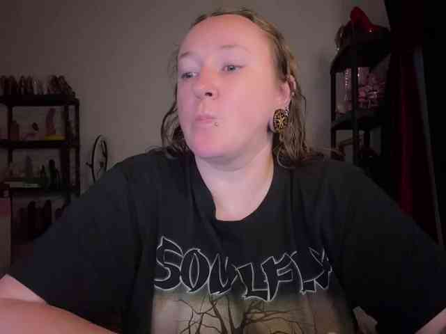 NylonQueen webcam