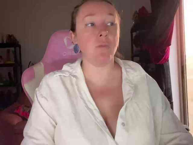 NylonQueen webcam