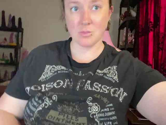 NylonQueen webcam