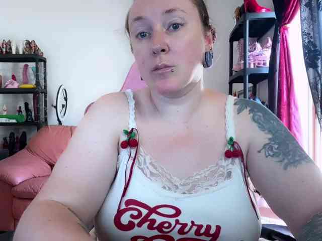 NylonQueen webcam