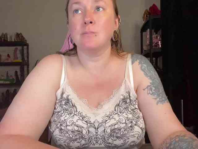 NylonQueen webcam