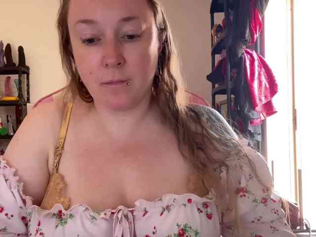 NylonQueen webcam