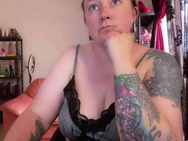 NylonQueen webcam